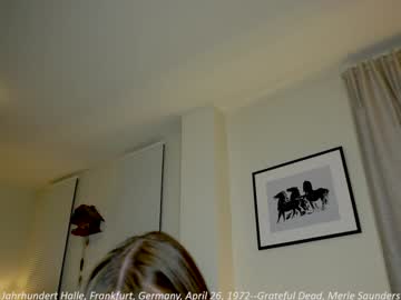 webcam girl x_lily_x live cam image #10170655