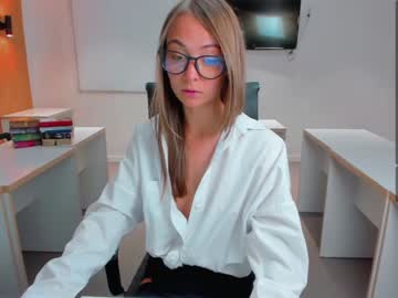 webcam girl game__of__porn live cam image #2576390