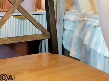 webcam girl dearly_emily live cam image #12786589