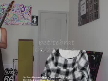 webcam girl petitebrat live cam image #10286797