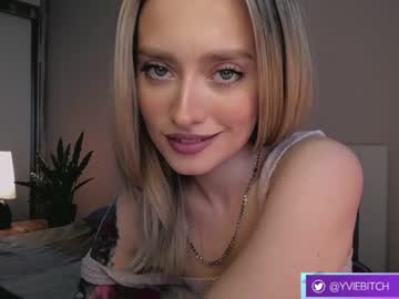 webcam girl _yvie_ live cam image #5660274