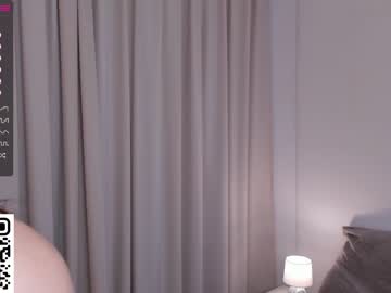 webcam girl peek_in_my_window live cam image #8545145