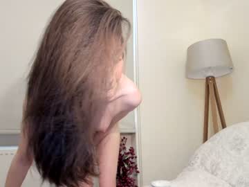webcam girl snowww_white live cam image #4889411