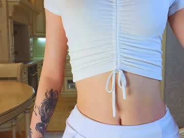 webcam girl harrieteasley live cam image #10745314