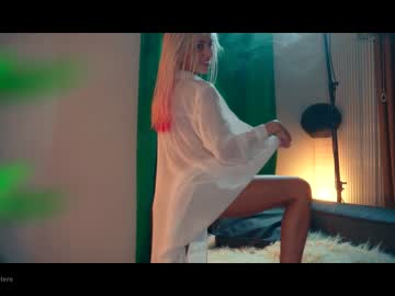 webcam girl artmosphera live cam image #3087491