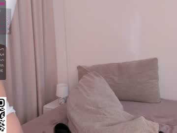 webcam girl peek_in_my_window live cam image #8353863