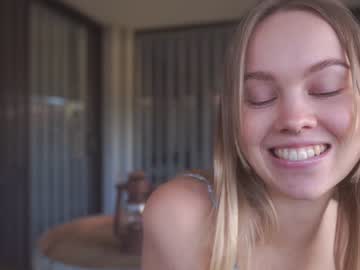 webcam girl bibi_it_is live cam image #5346093