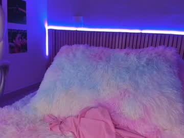 webcam girl little_effy18 live cam image #8590392