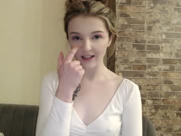 webcam girl lucydelovely live cam image #4827910