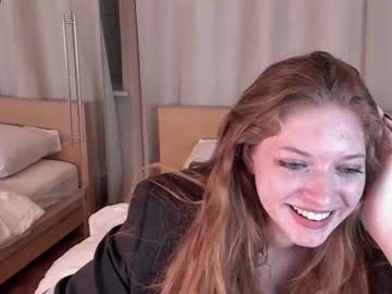 webcam girl lizzylipsss live cam image #4880495