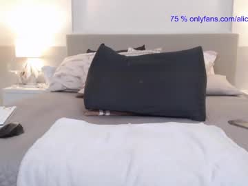 webcam girl smileyouarehere live cam image #9610217