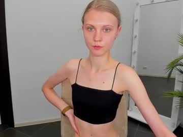 webcam girl phoebepaw live cam image #12883793
