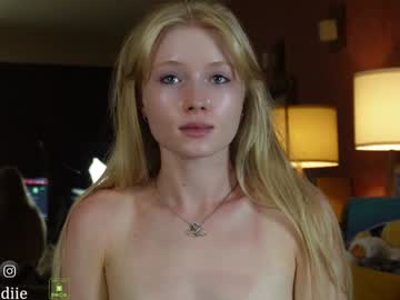 webcam girl bestblondiiecb live cam image #9830773