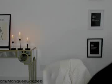 webcam girl moniqueeass live cam image #6968418