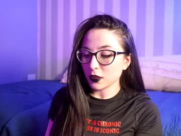 webcam girl littlee33 live cam image #12635098