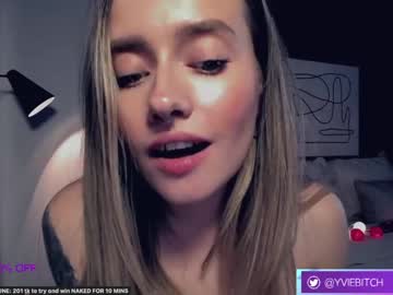 webcam girl yvie_ live cam image #8979386