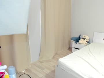 webcam girl yana_squrel_22 live cam image #2036880