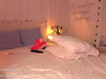 webcam girl ezra live cam image #4138844