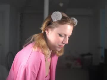 webcam girl crimsonxrapture live cam image #2097600