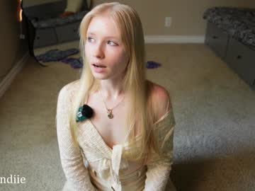 webcam girl bestblondiiecb live cam image #12448366