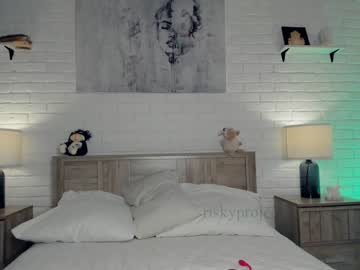 webcam girl riskyproject live cam image #8550845