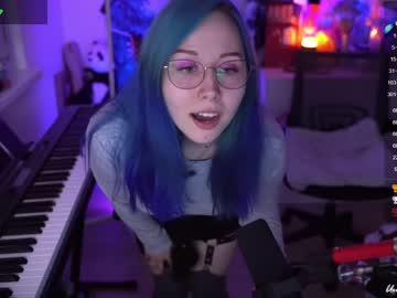 webcam girl blue_mooncat live cam image #7011049