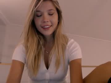webcam girl bitter_moon live cam image #5313658