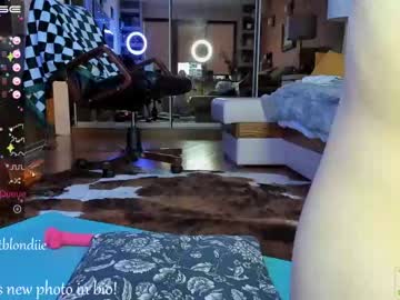 webcam girl bestblondiiecb live cam image #4288199