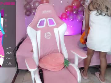 webcam girl kloeking_ live cam image #4735838