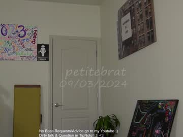 webcam girl petitebrat live cam image #10404182