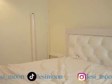 webcam girl lesi_moon live cam image #8617472