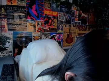 webcam girl flirtykitty_ live cam image #12300598