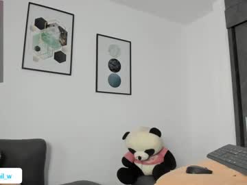 webcam girl abigail_w live cam image #9103338
