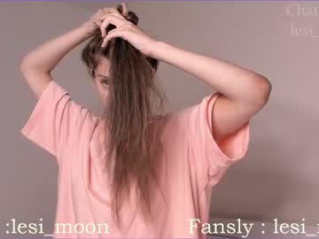 webcam girl lesi_moon live cam image #6990543