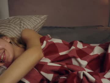 webcam girl mildredgarrett live cam image #11395280