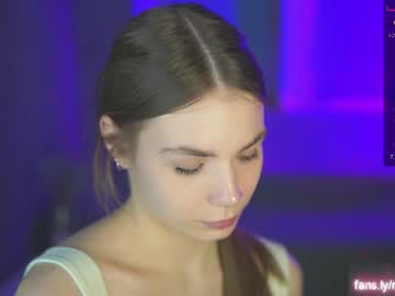 webcam girl hoolybunny live cam image #4241693