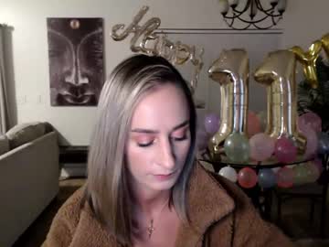 webcam girl holihurricane live cam image #11891511