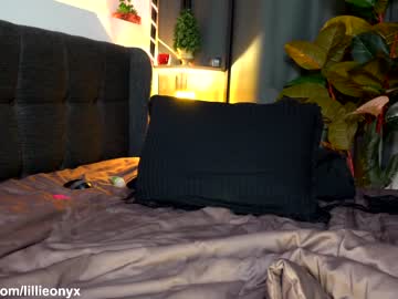 webcam girl lillieonyx live cam image #435138