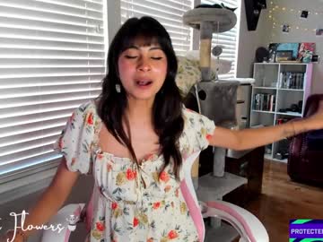webcam girl violetttflowers live cam image #9607211