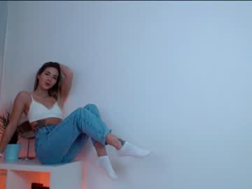 webcam girl emmi_rosee live cam image #983310