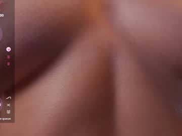 webcam girl lucie_beltran live cam image #11056348