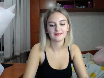 webcam girl melena_shy live cam image #261252