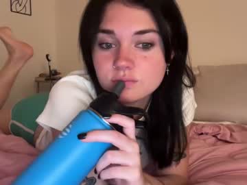 webcam girl queencassidyy live cam image #8835436