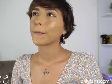 webcam girl lucia_ferri live cam image #3633850
