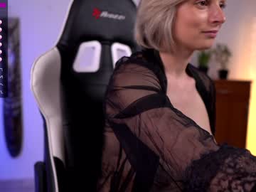 webcam girl laraslife live cam image #1971980
