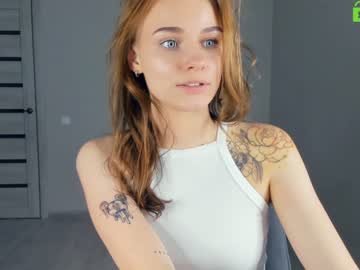 webcam girl scarlett_711 live cam image #914077