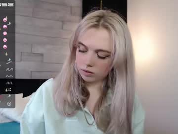 webcam girl small_blondee live cam image #2226743