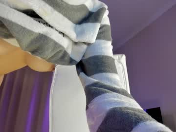 webcam girl tiya_tinn live cam image #7945119