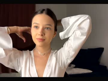 webcam girl emilybatee live cam image #5643668