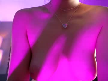 webcam girl littlee33 live cam image #4683655